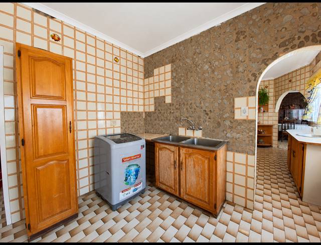 5 BEDROOM HOUSE FOR SALE IN DE DEUR